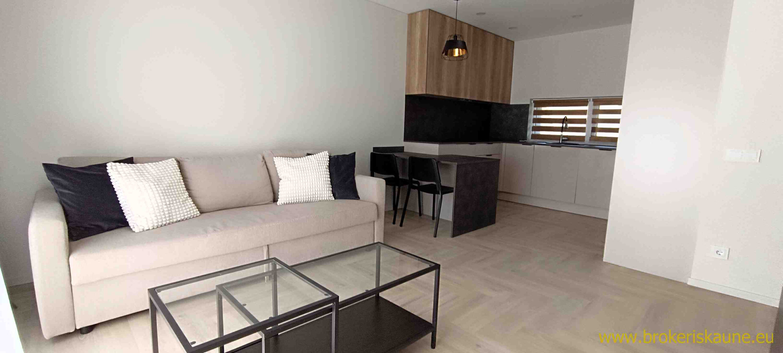 Išnuomojamas 3 kambarių naujai įrengtas Kotedžas.