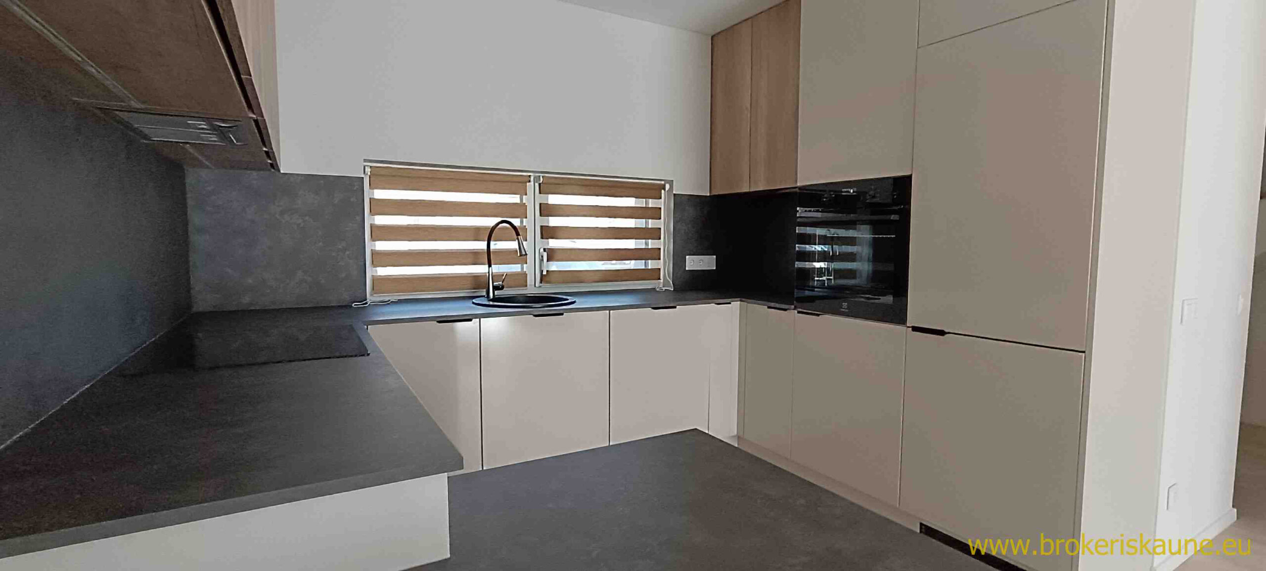 Išnuomojamas 3 kambarių naujai įrengtas Kotedžas.