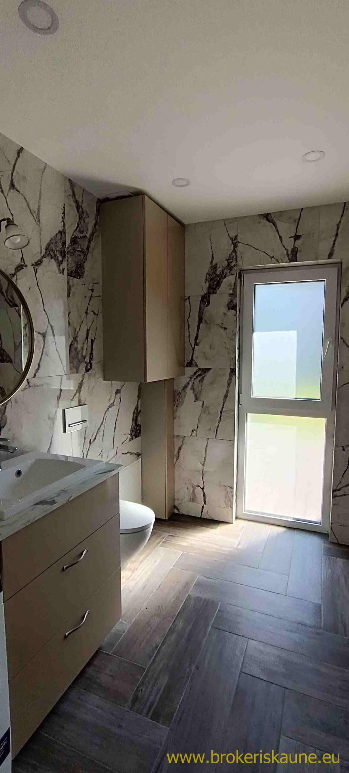 Išnuomojamas 3 kambarių naujai įrengtas Kotedžas.