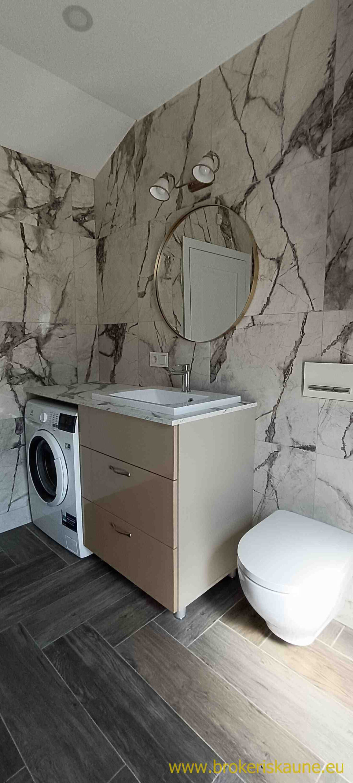 Išnuomojamas 3 kambarių naujai įrengtas Kotedžas.