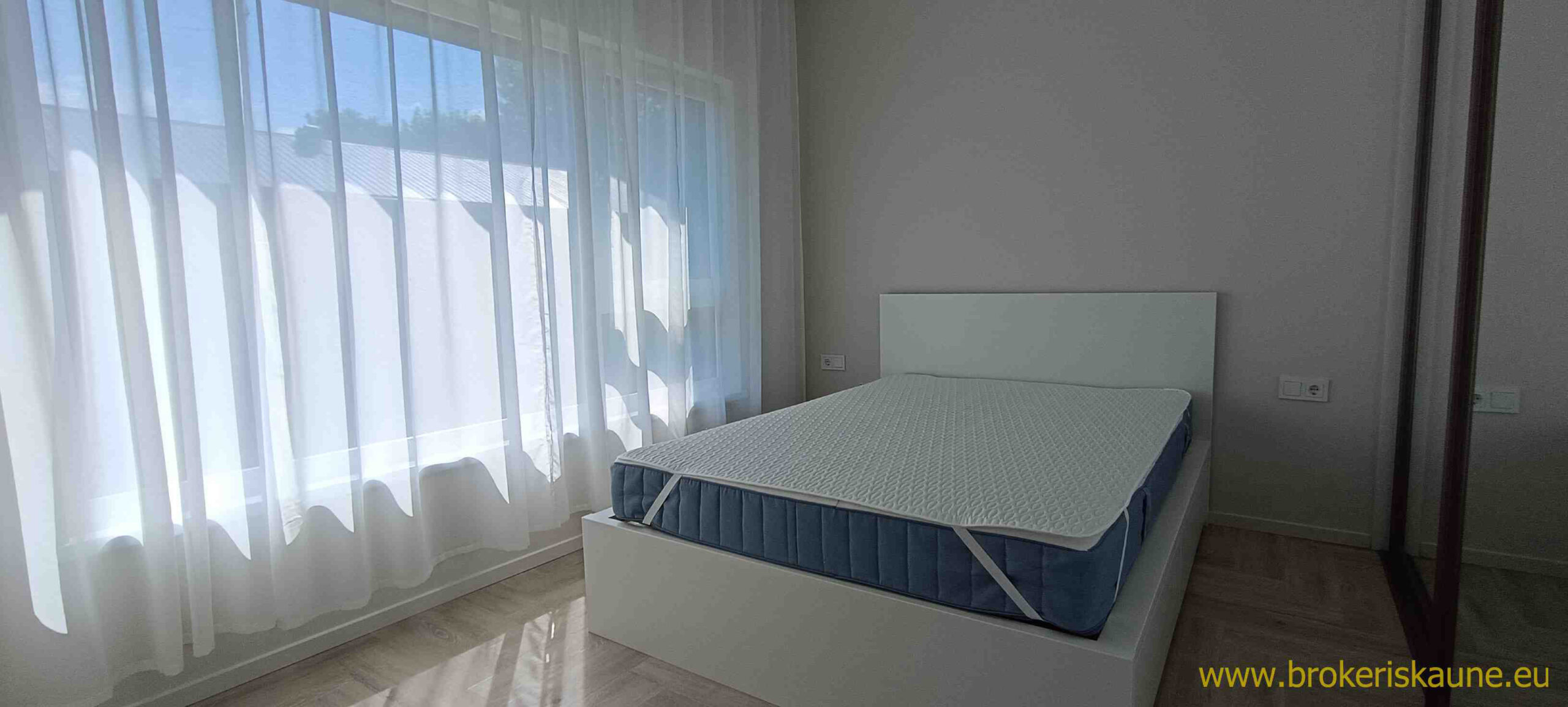 Išnuomojamas 3 kambarių naujai įrengtas Kotedžas.