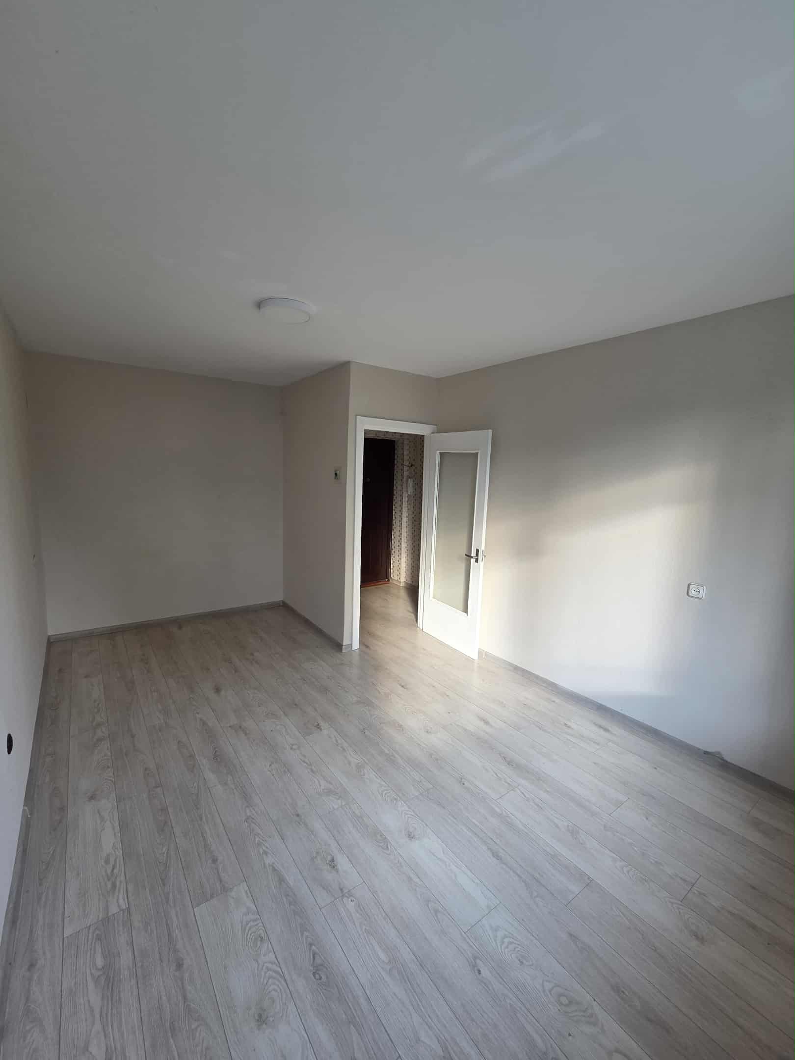 Parduodamas 25,7 kv.m. 1 kambario butas Debreceno g. 8