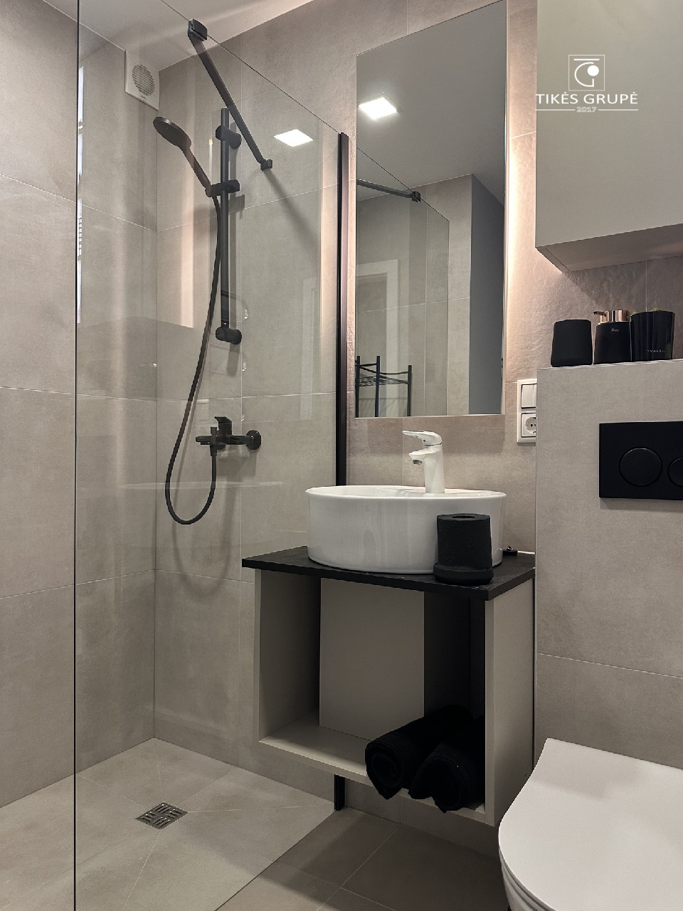 Parduodamas po remonto 2 kambarių butas