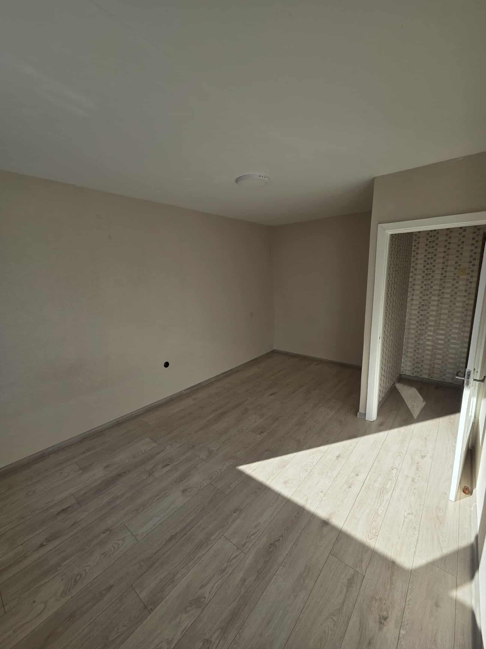 Parduodamas 25,7 kv.m. 1 kambario butas Debreceno g. 8