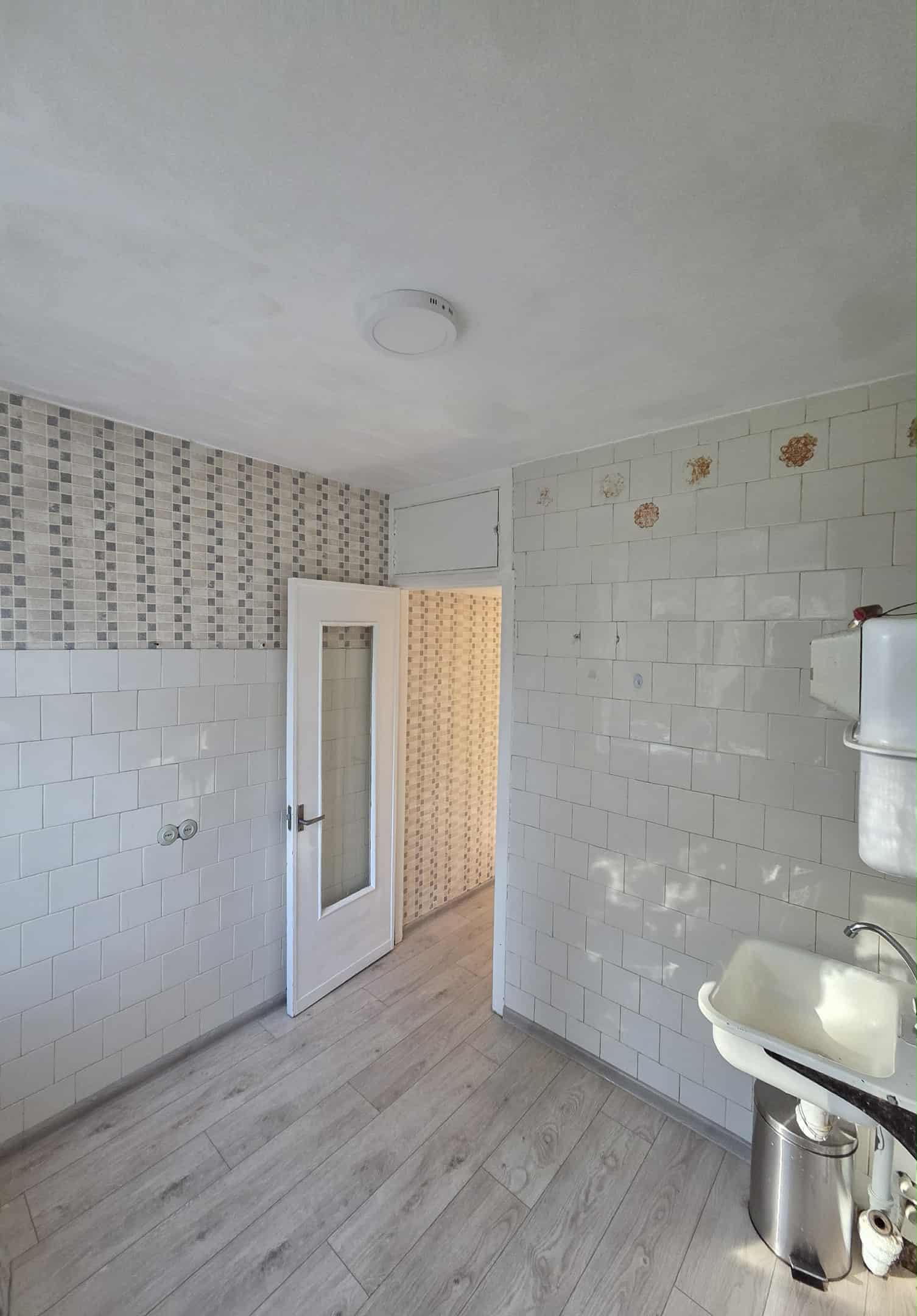 Parduodamas 25,7 kv.m. 1 kambario butas Debreceno g. 8