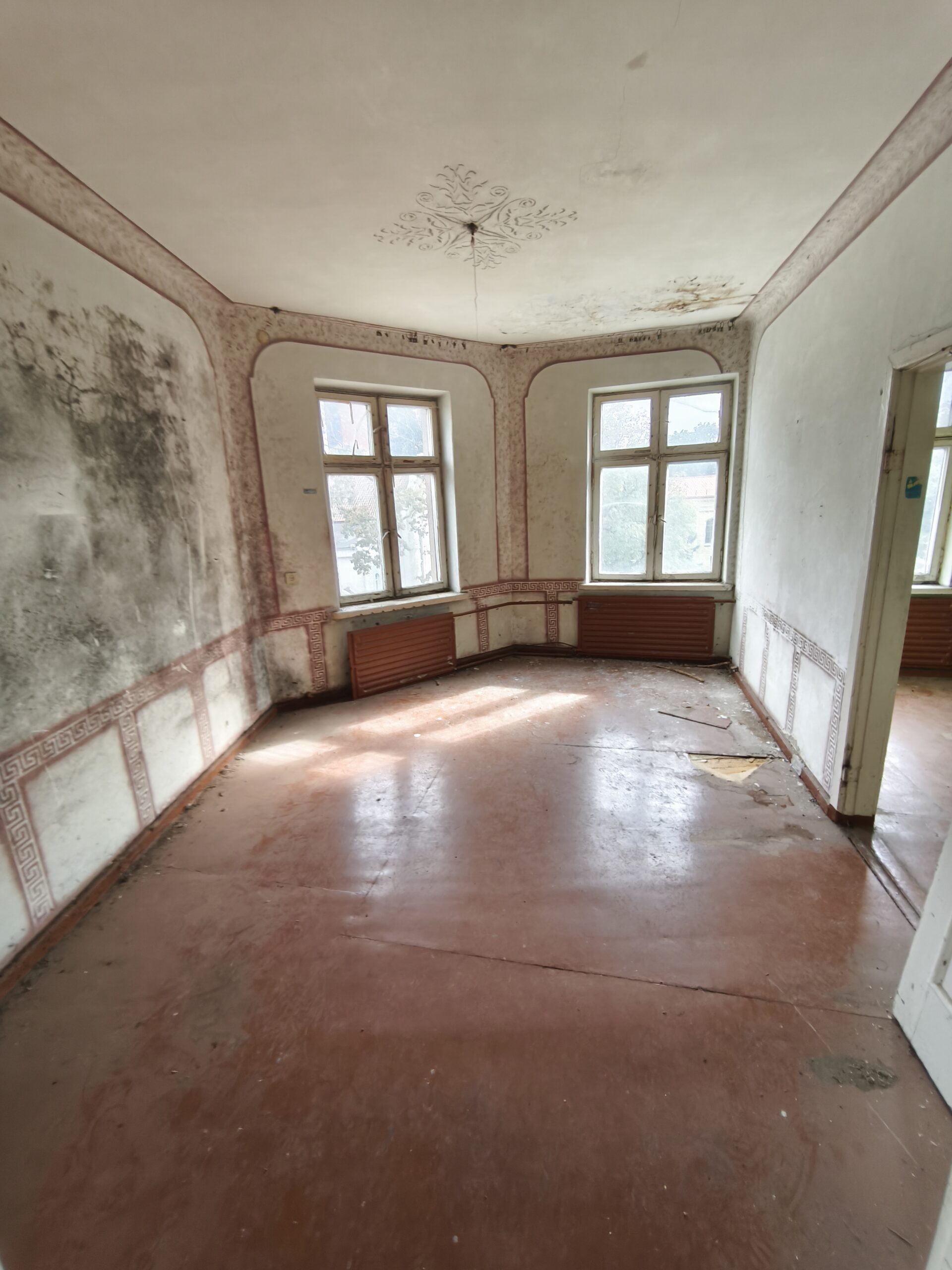 Parduodami du butai vienas šalia kito kurių bendras plotas 81,06 kv.m. Bokštų g. centre.