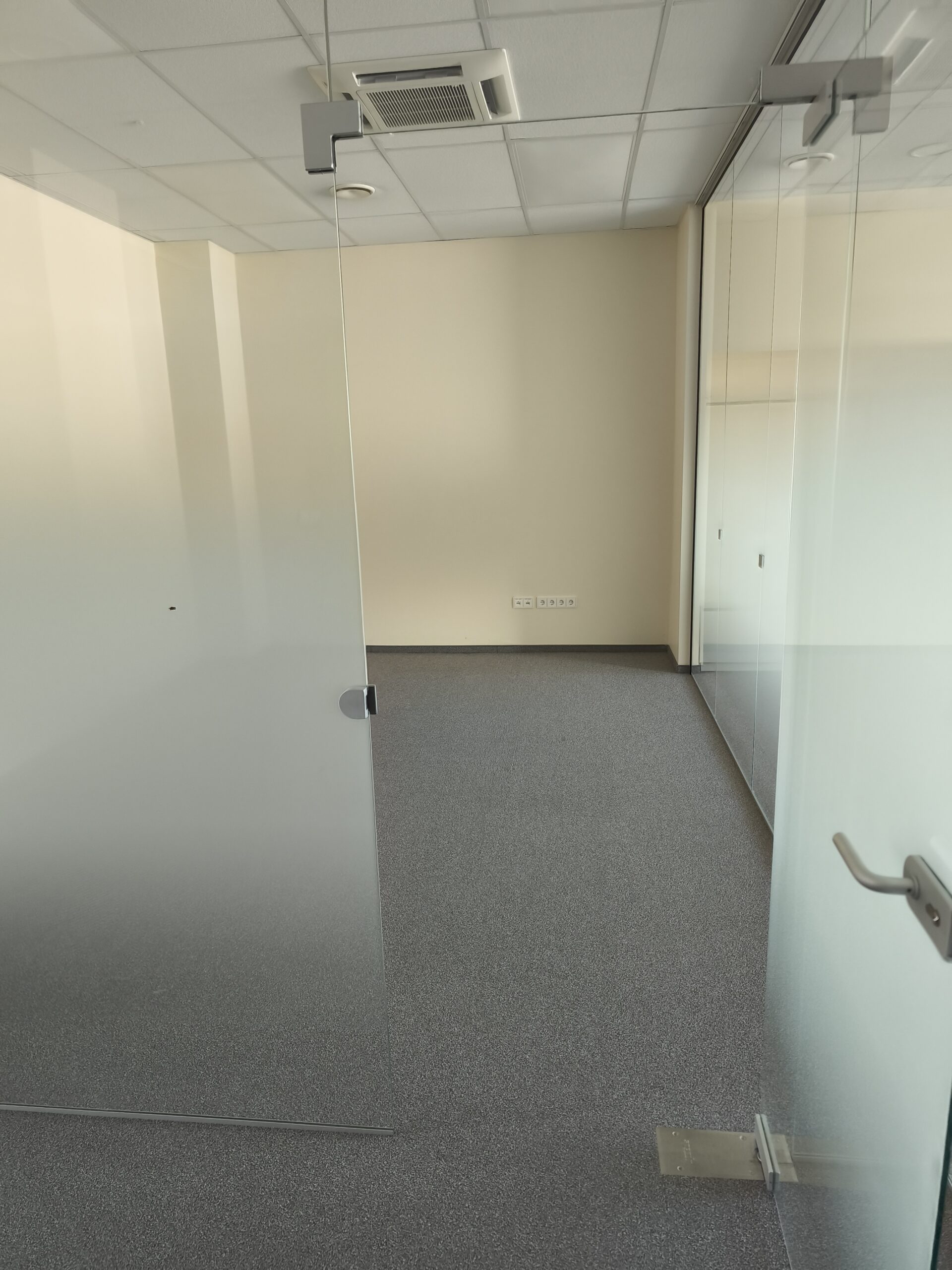 Išnuomojamos įvairios patalpos centre Naujoji Uosto g. Klaipėda