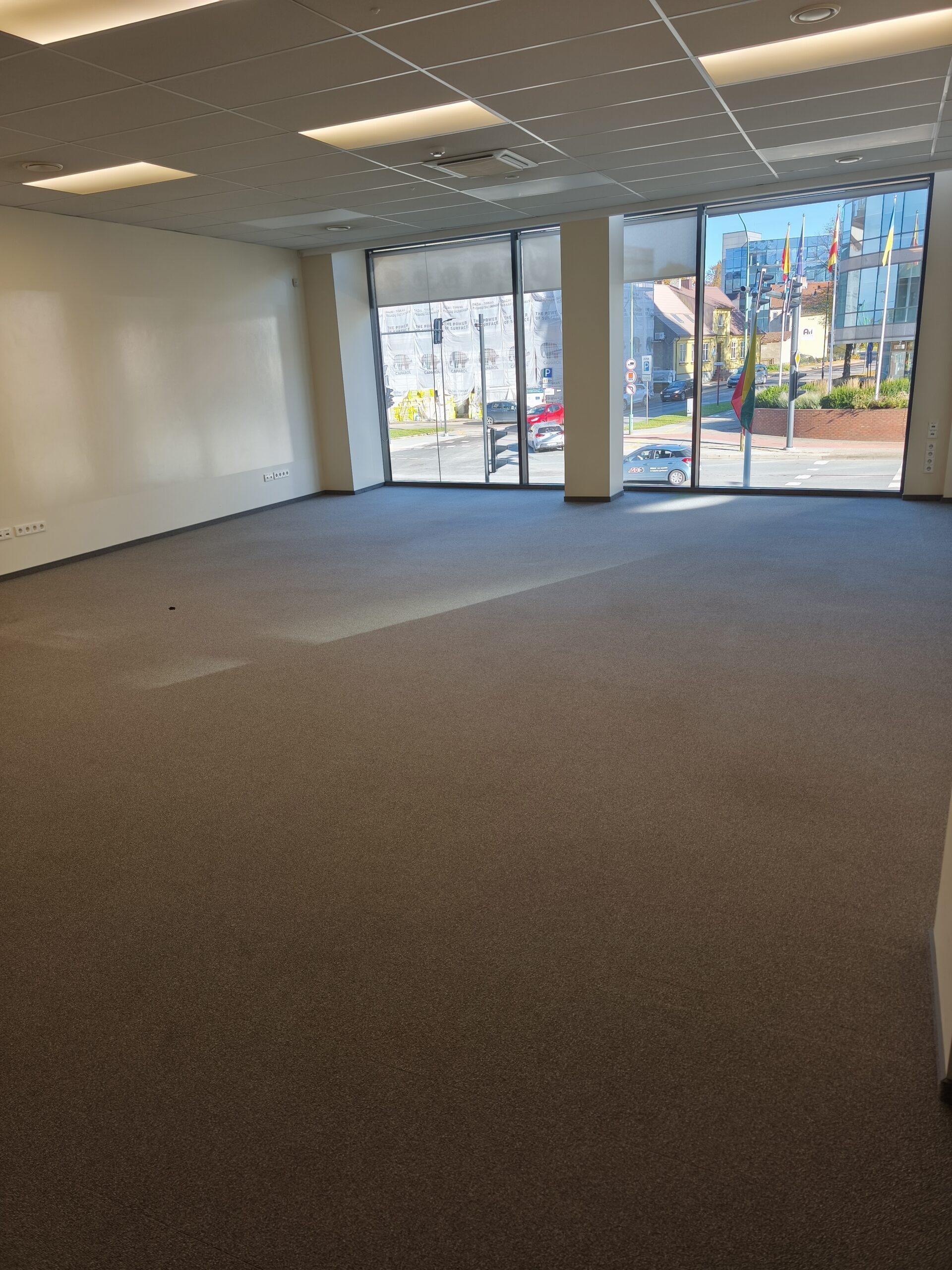 Išnuomojamos įvairios pilnai paruoštos patalpos centre Naujoji Uosto g. Klaipėda