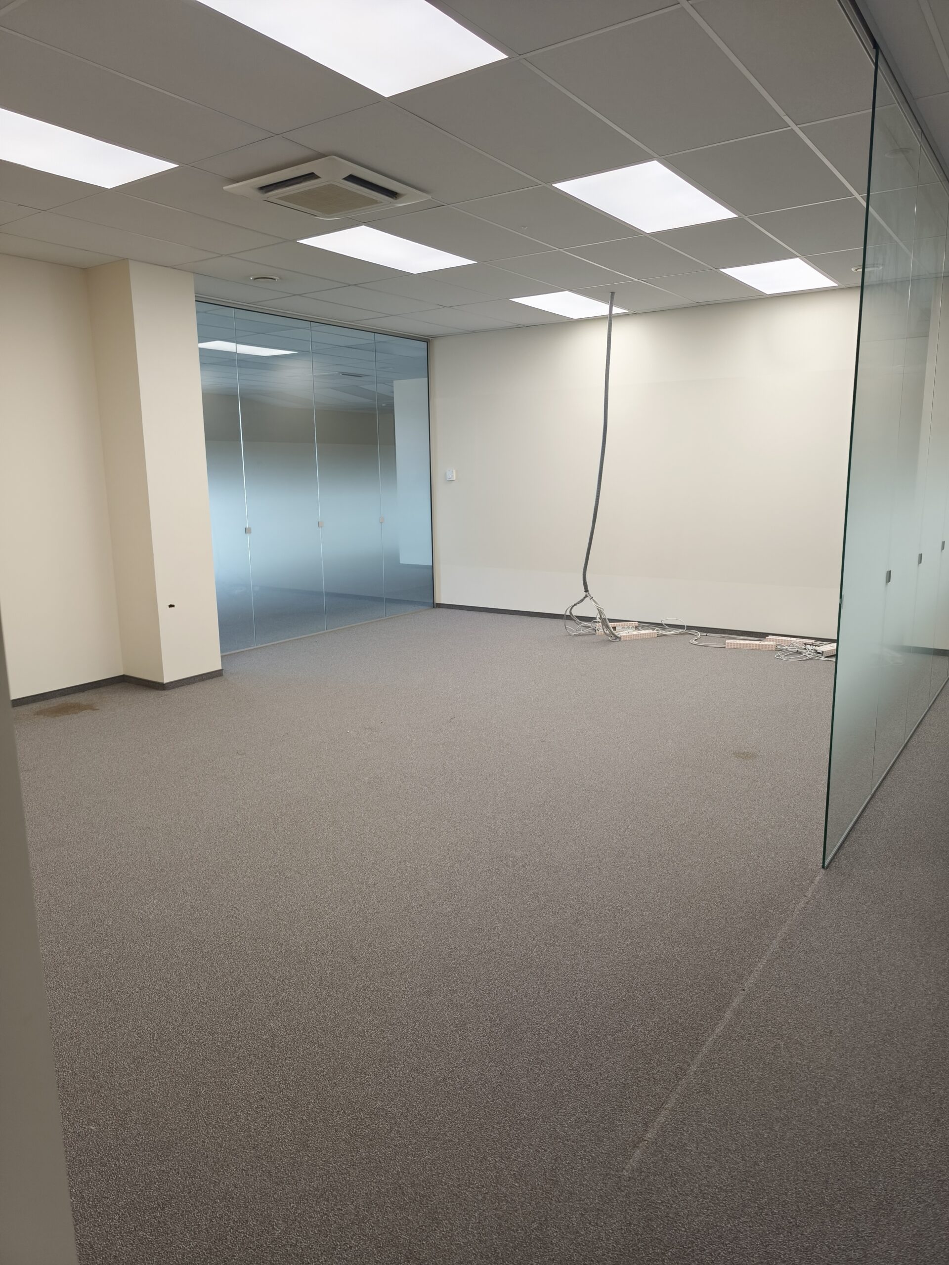 Išnuomojamos įvairios pilnai paruoštos patalpos centre Naujoji Uosto g. Klaipėda