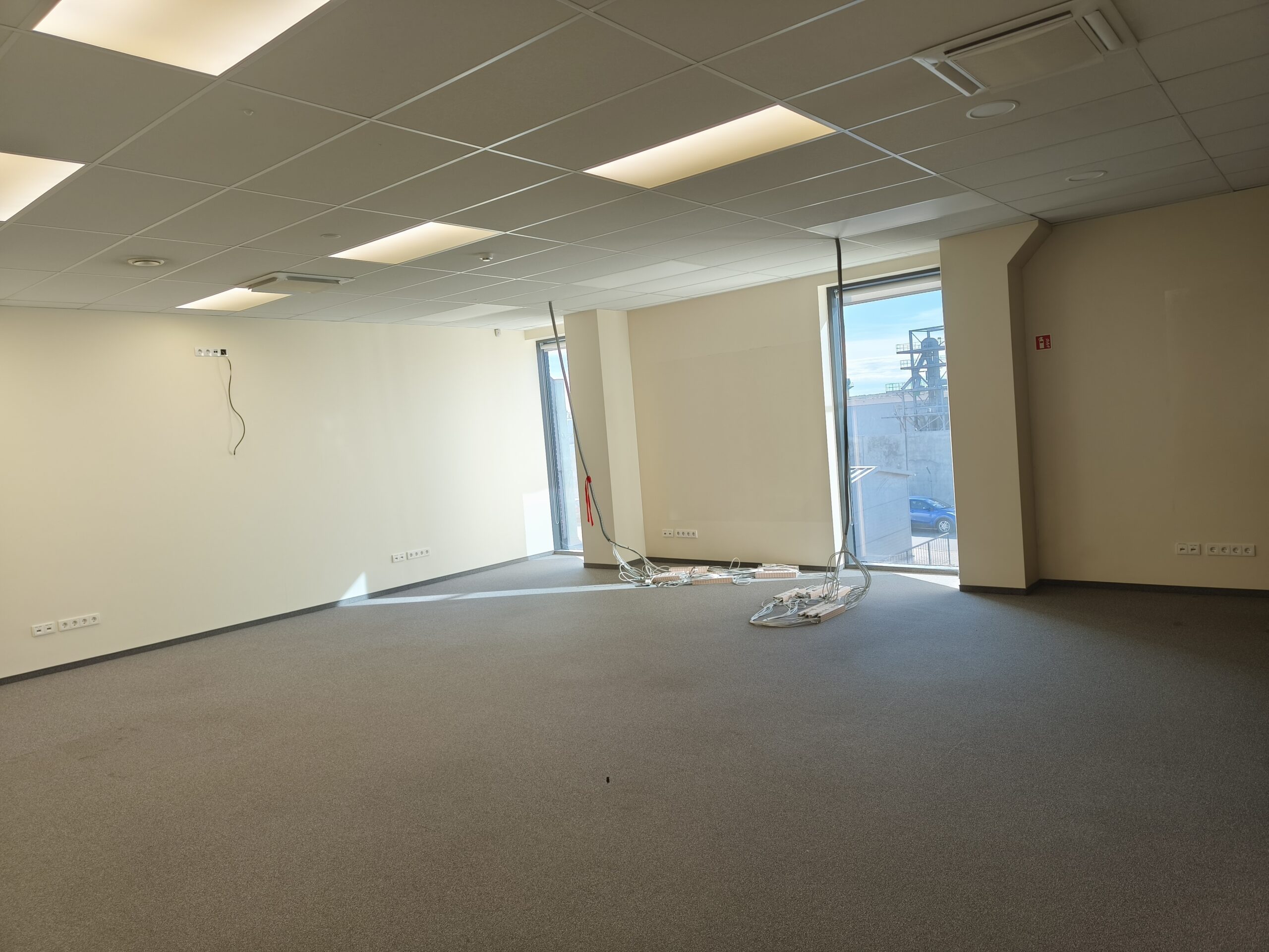 Išnuomojamos įvairios pilnai paruoštos patalpos centre Naujoji Uosto g. Klaipėda