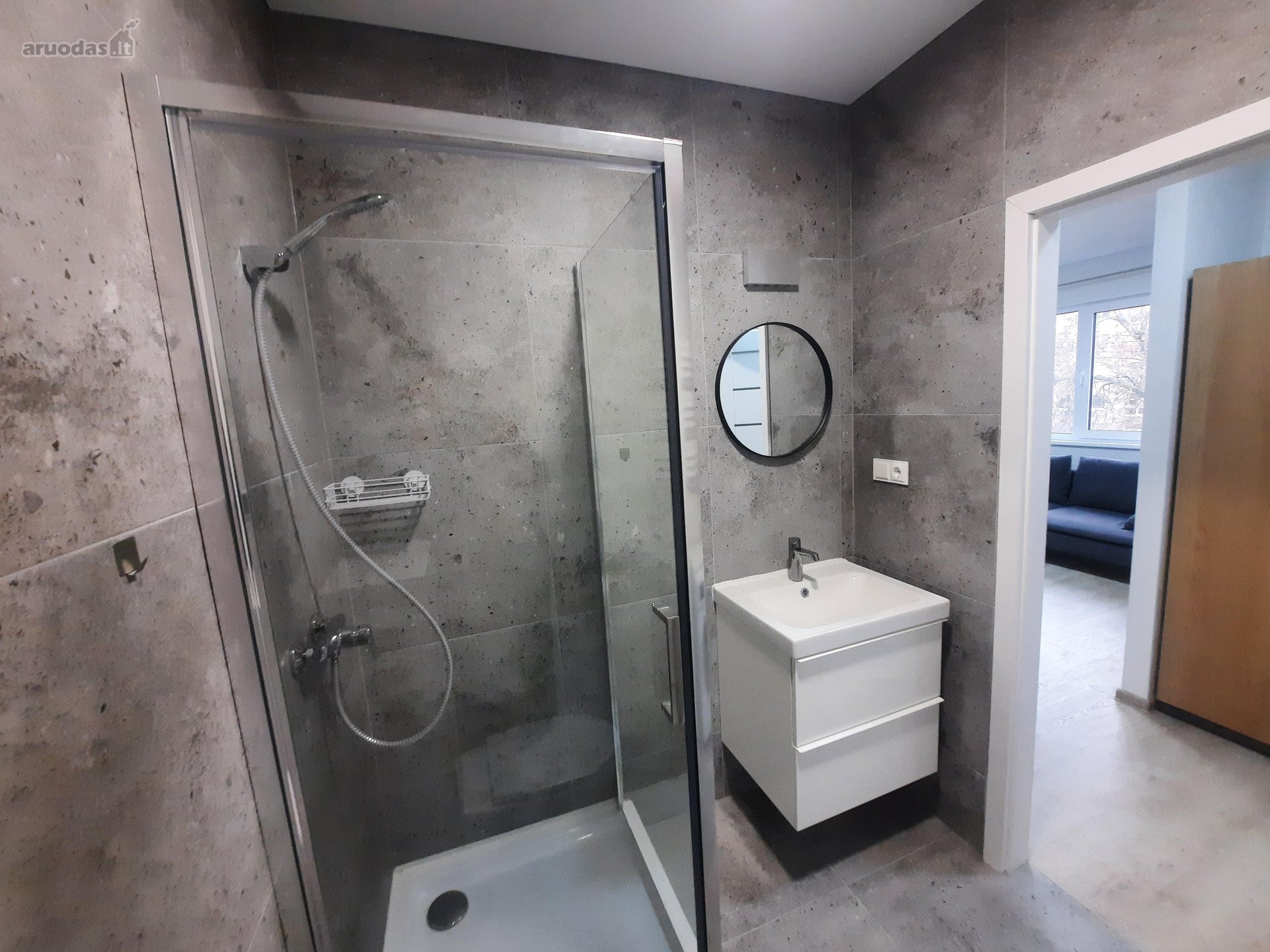 Naujos statybos name nuomojamas butas studija