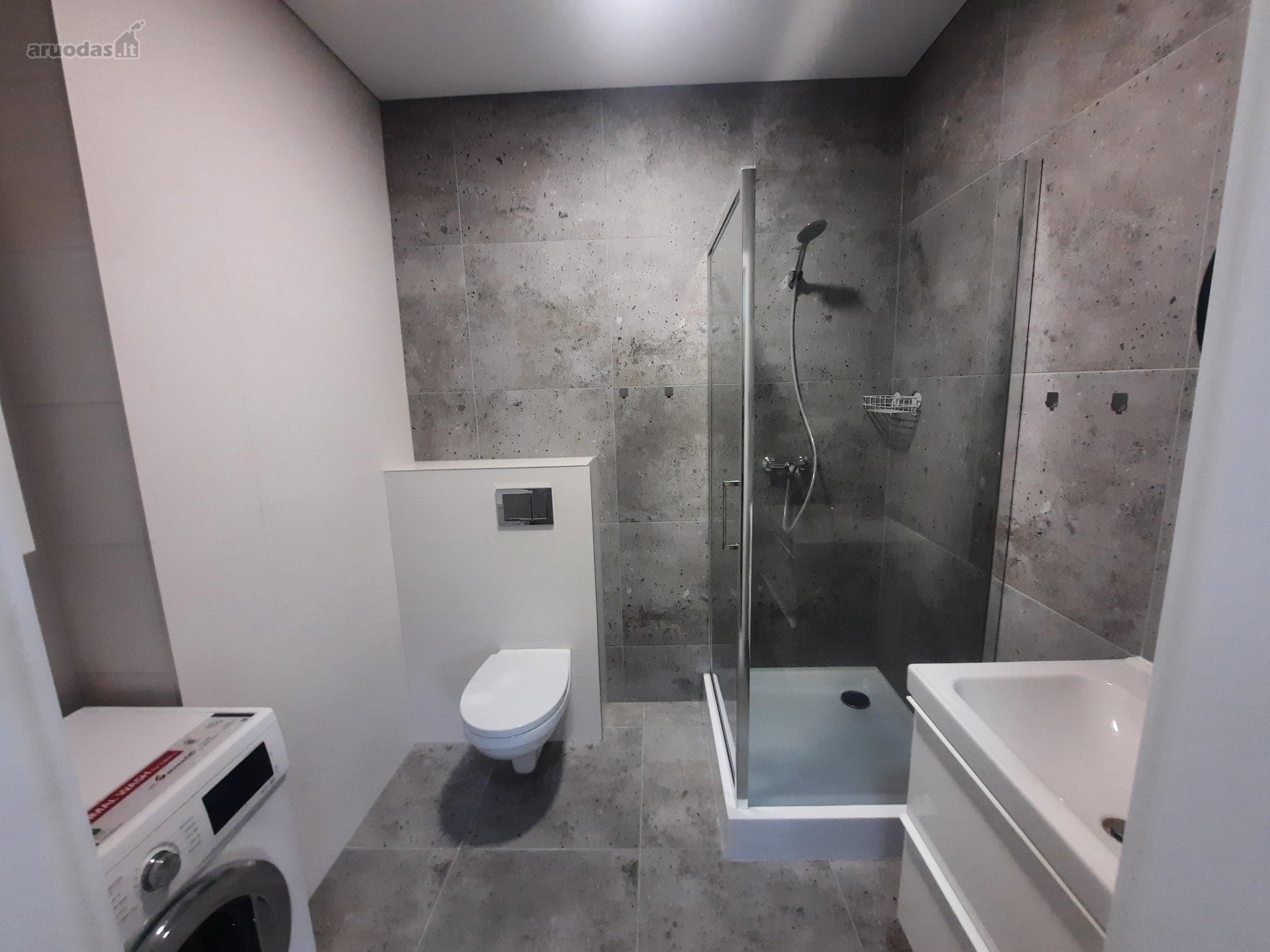 Naujos statybos name nuomojamas butas studija