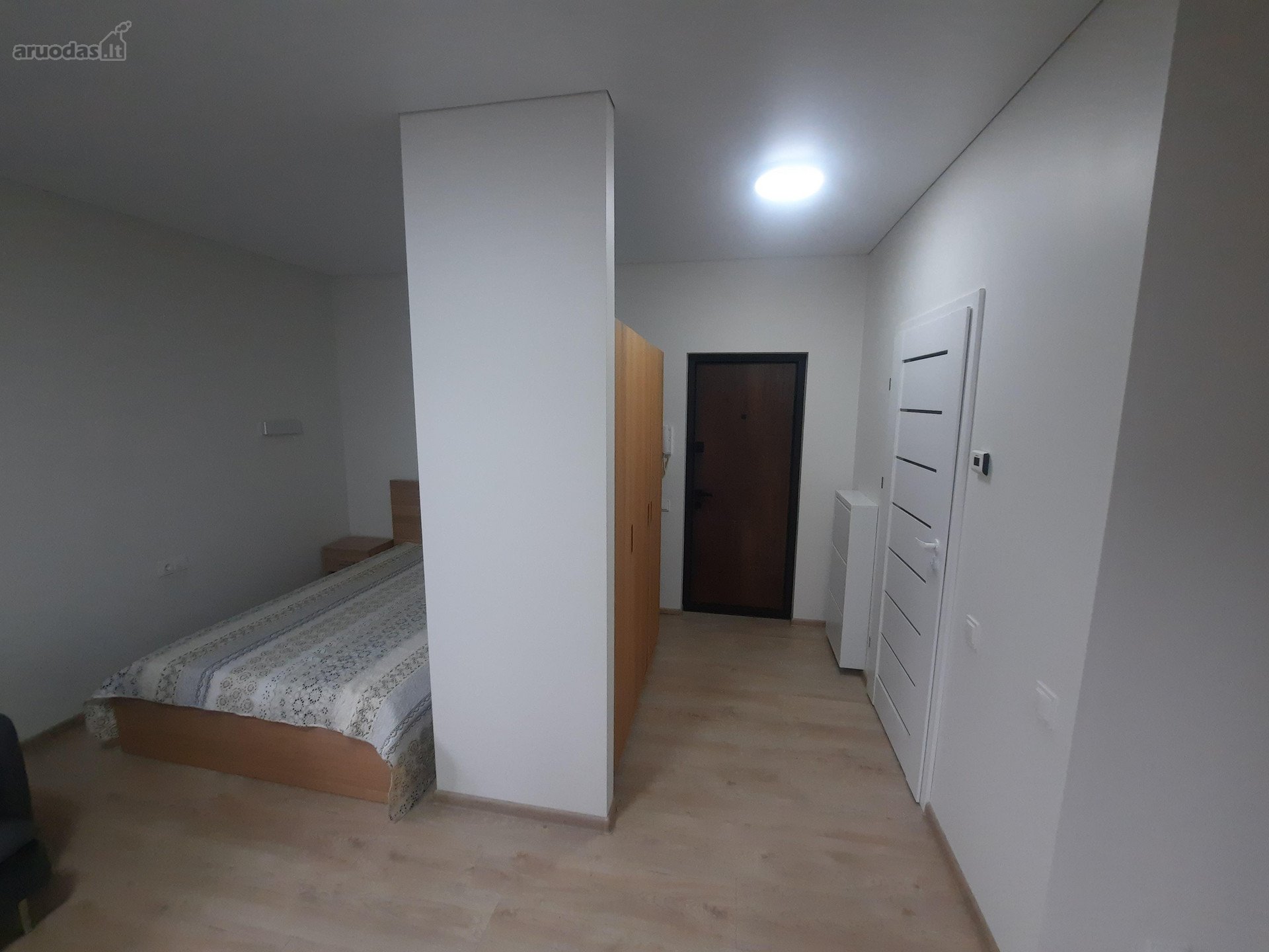 Naujos statybos name nuomojamas butas studija