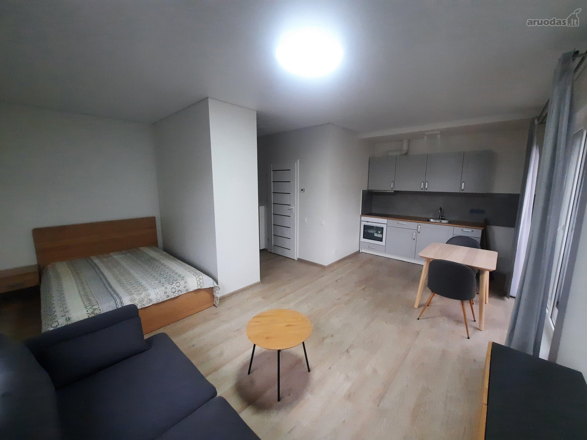 Naujos statybos name nuomojamas butas studija