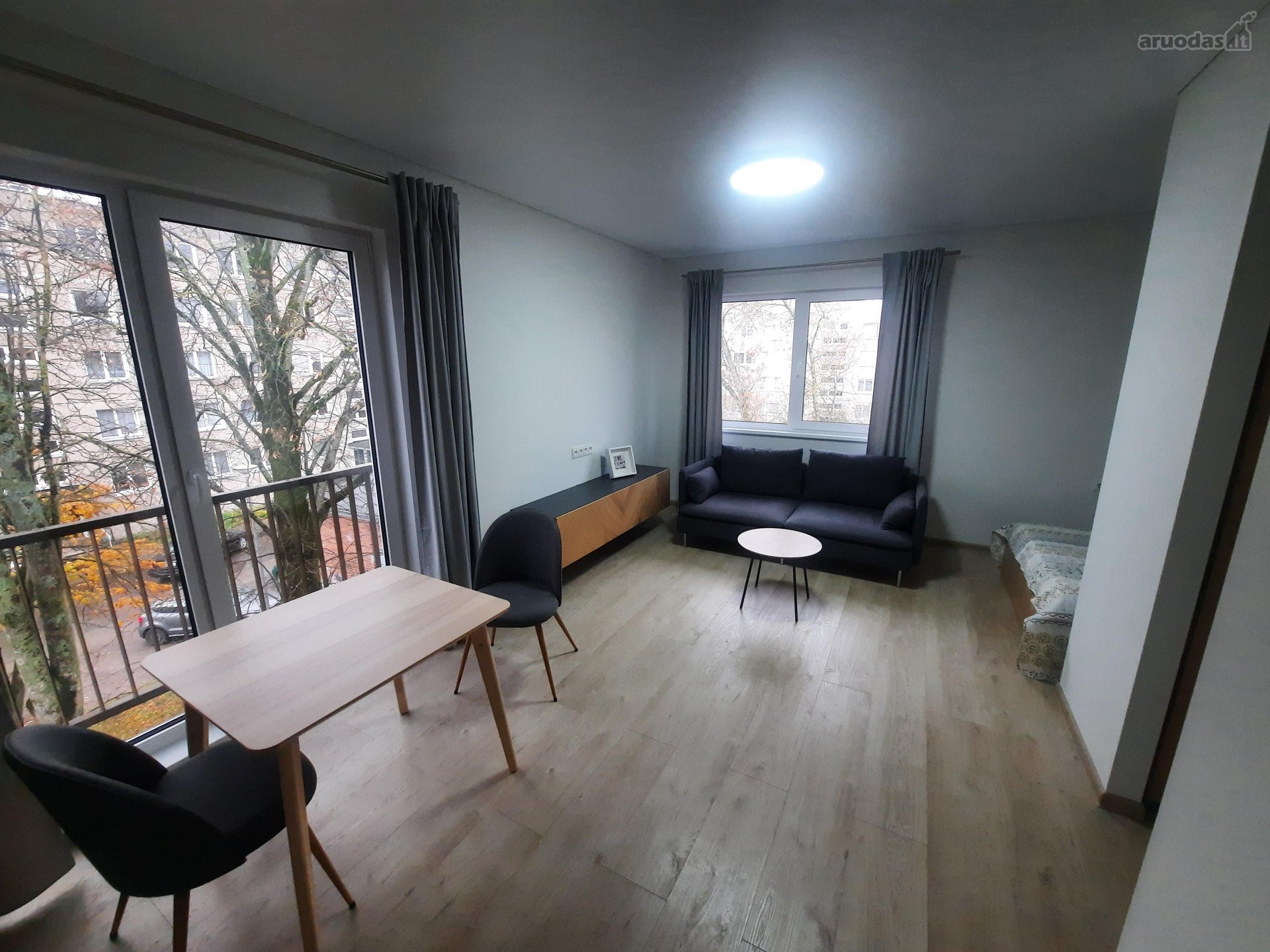 Naujos statybos name nuomojamas butas studija