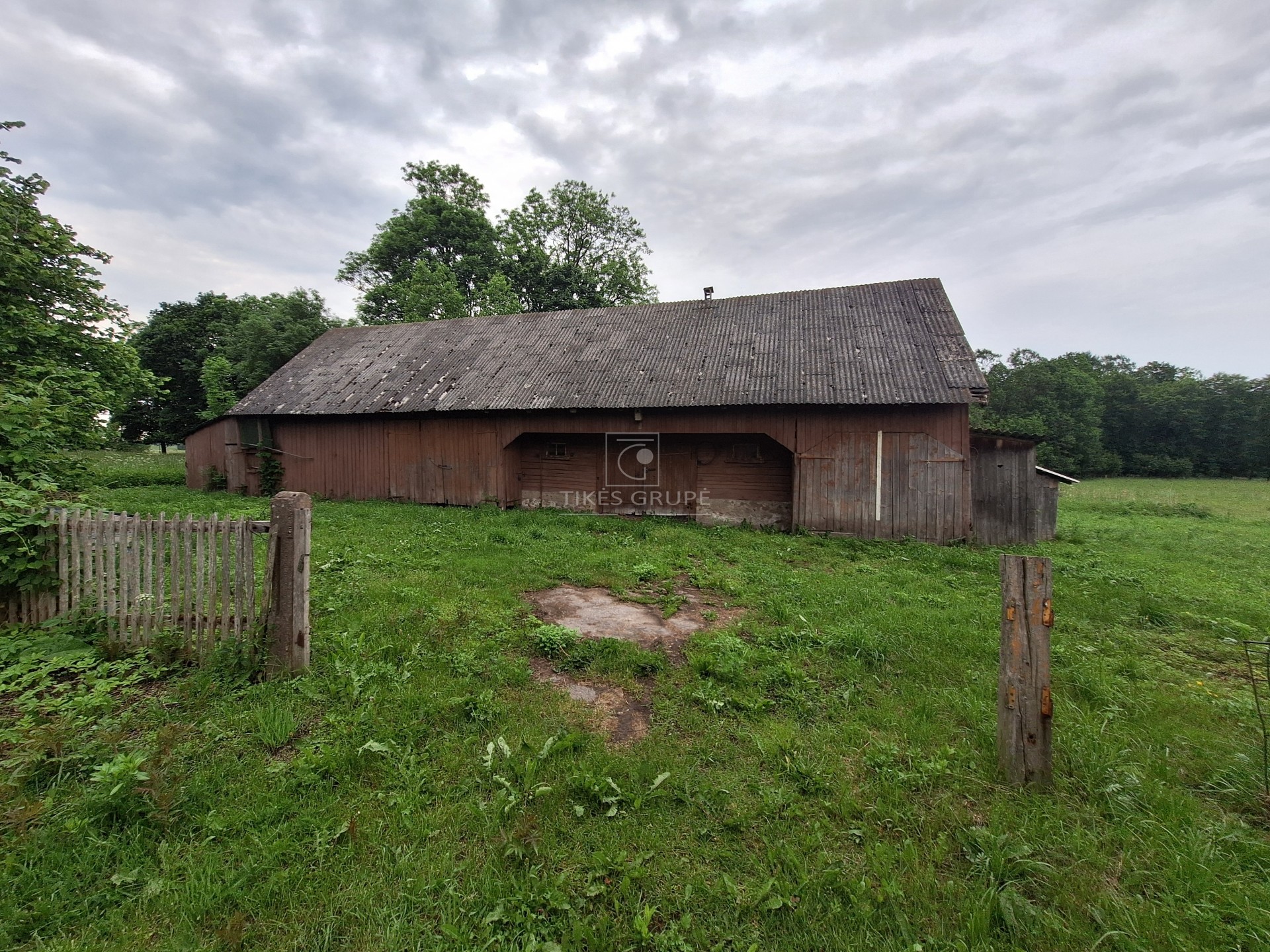 Tauragės rajone, Paplėstiškėse parduodama sodyba.