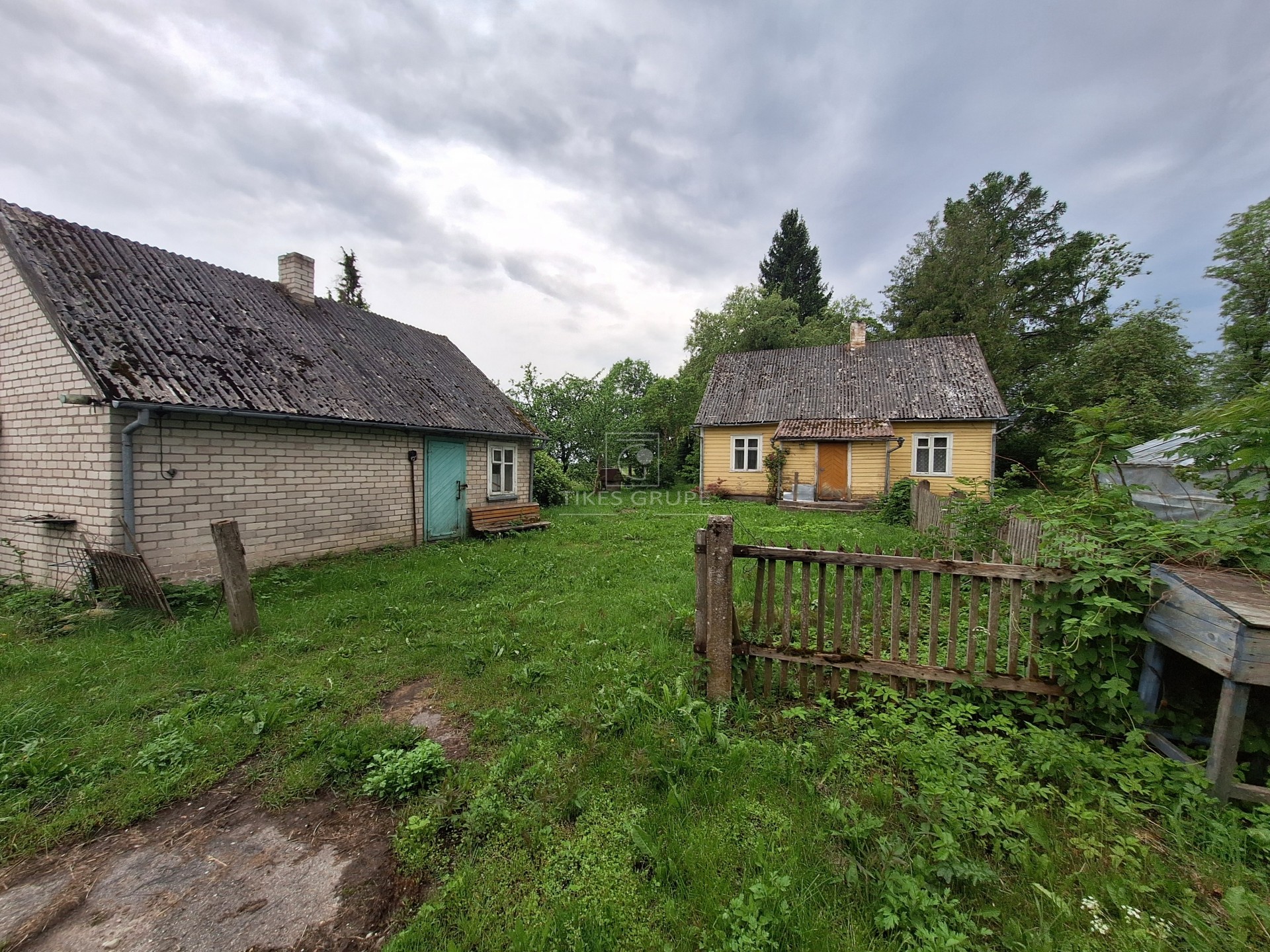 Tauragės rajone, Paplėstiškėse parduodama sodyba.