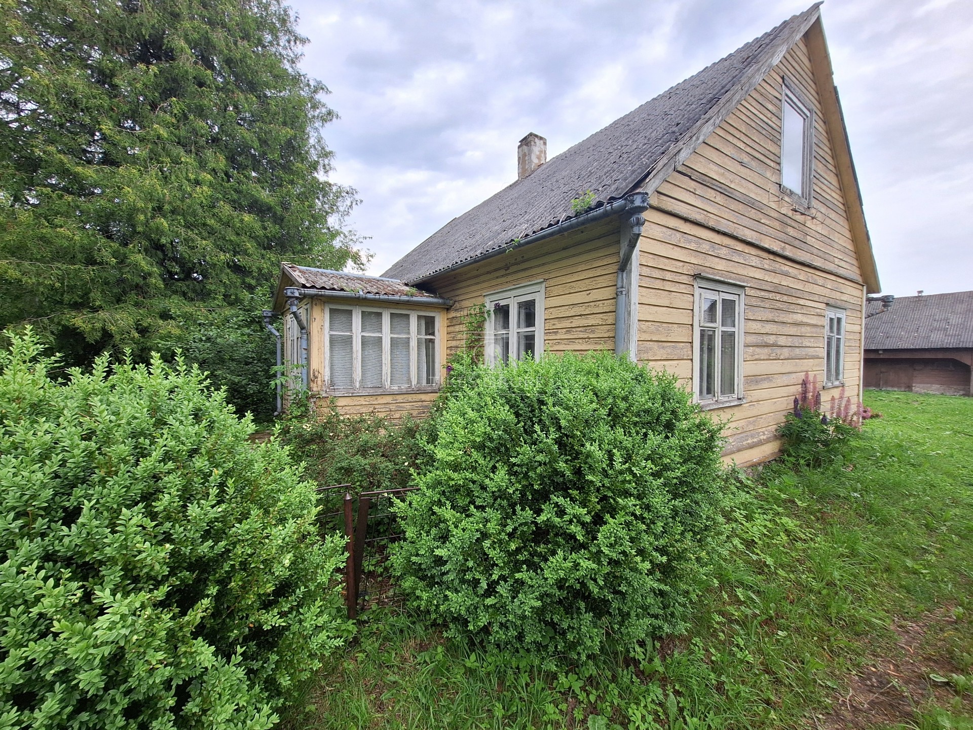 Tauragės rajone, Paplėstiškėse parduodama sodyba.