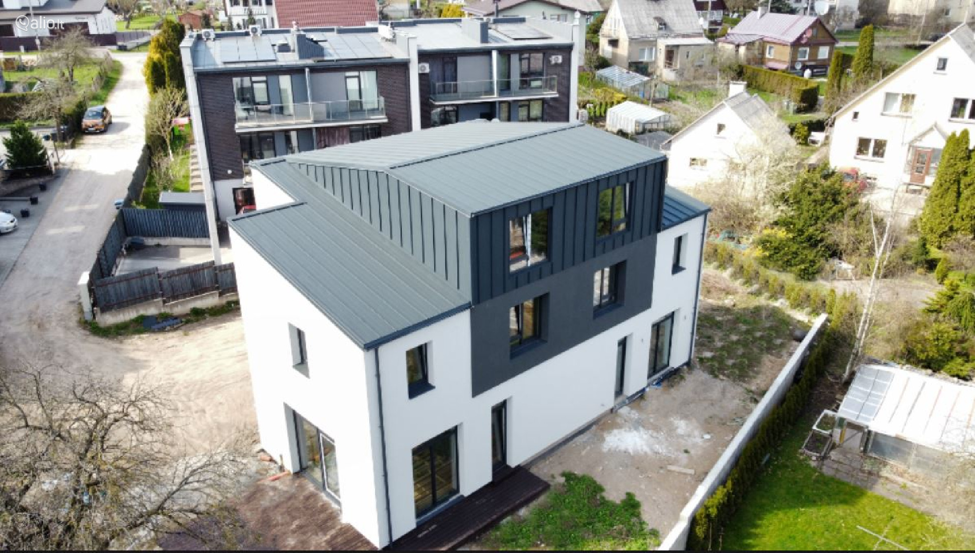 Parduodamas naujai pastatytas sublokuotas A++ klasės namas Vilniuje, Baltupiuose