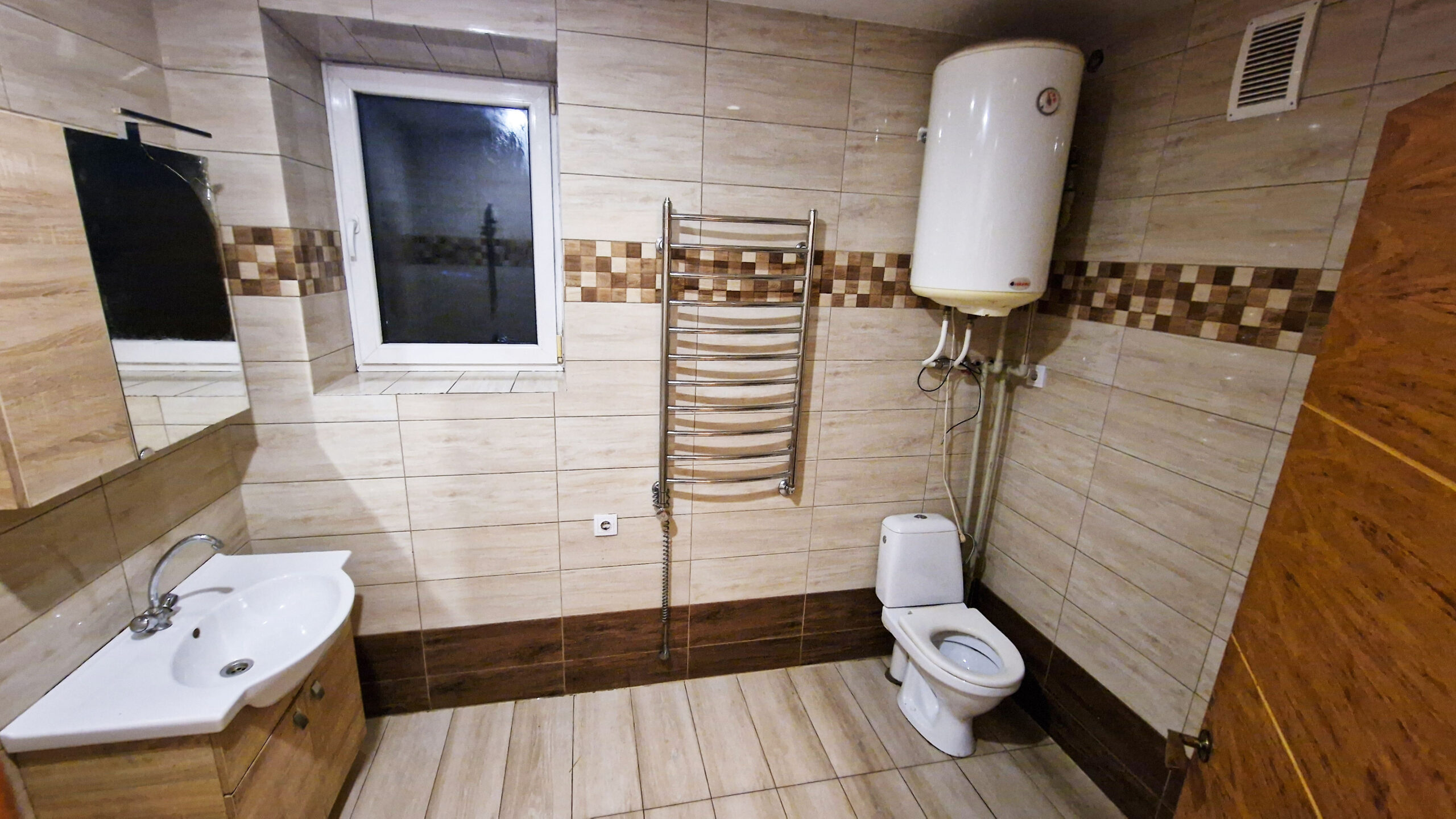 Išnuomojamas namas su ūkiniu pastatu Stoties g. Daujėnų mst. Pasvalio raj.