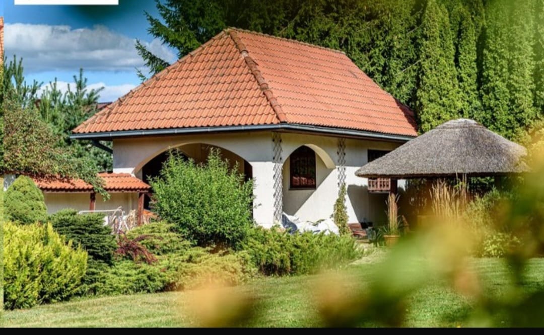 Parduodamas dviejų aukštų su rūsiu mūrinis namas Vilniaus r., Riešėje, Kaštonų g.