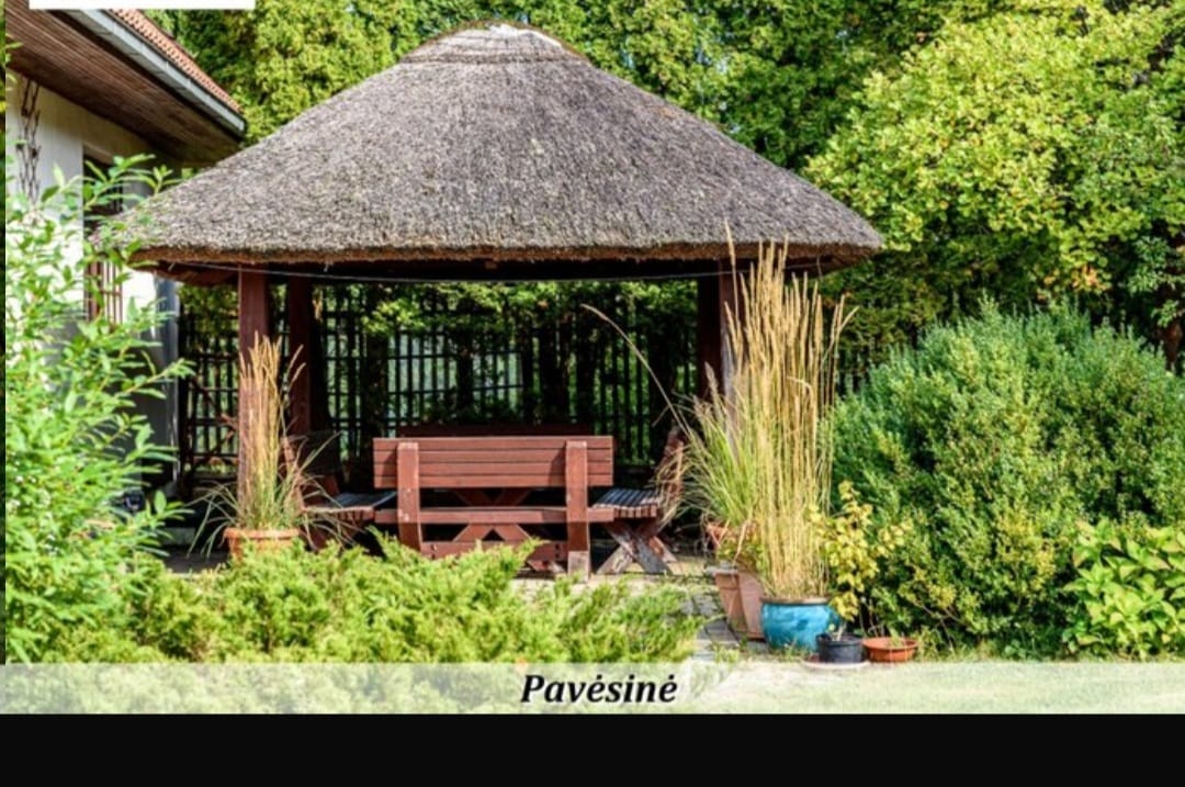 Parduodamas dviejų aukštų su rūsiu mūrinis namas Vilniaus r., Riešėje, Kaštonų g.