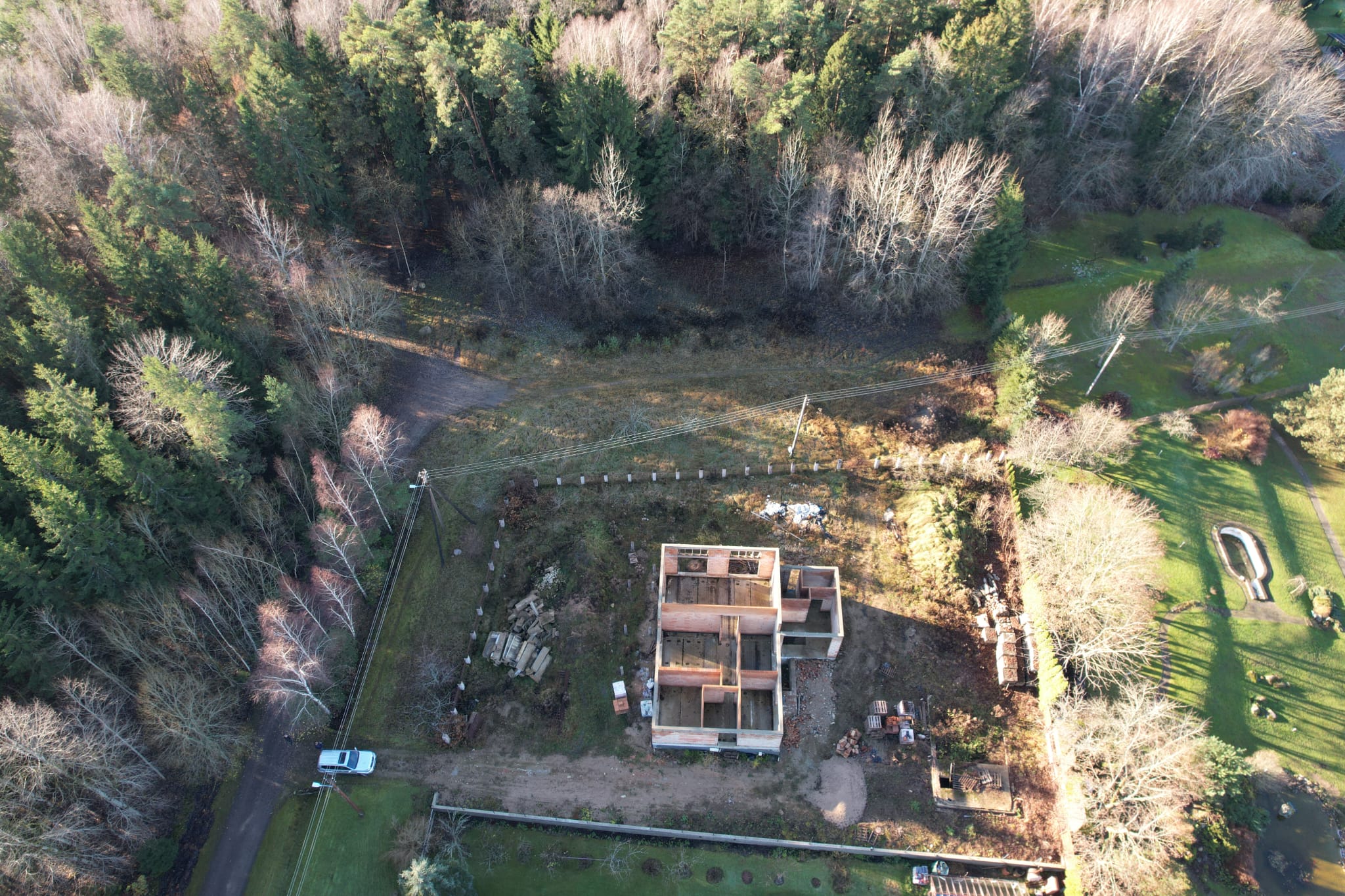 Parduodamas pradėtas statyti namas su 20 a. sklypu Didžiojoje Riešėje, Vilniaus r.