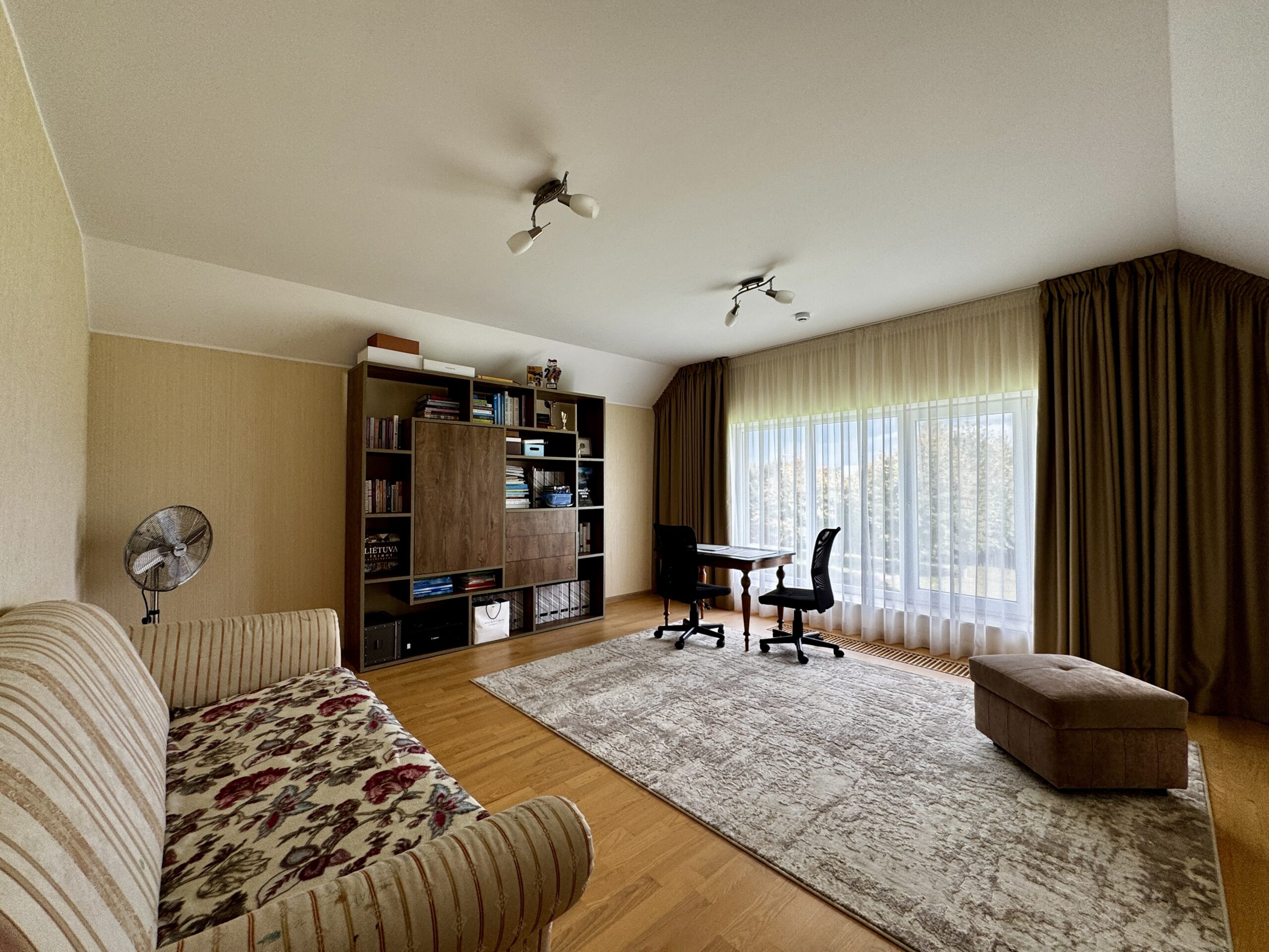 Šilutės r. sav., Vilkyčių k., Saulėtekio g., monolitinis namas 218 kv.m su 60 arų sklypu