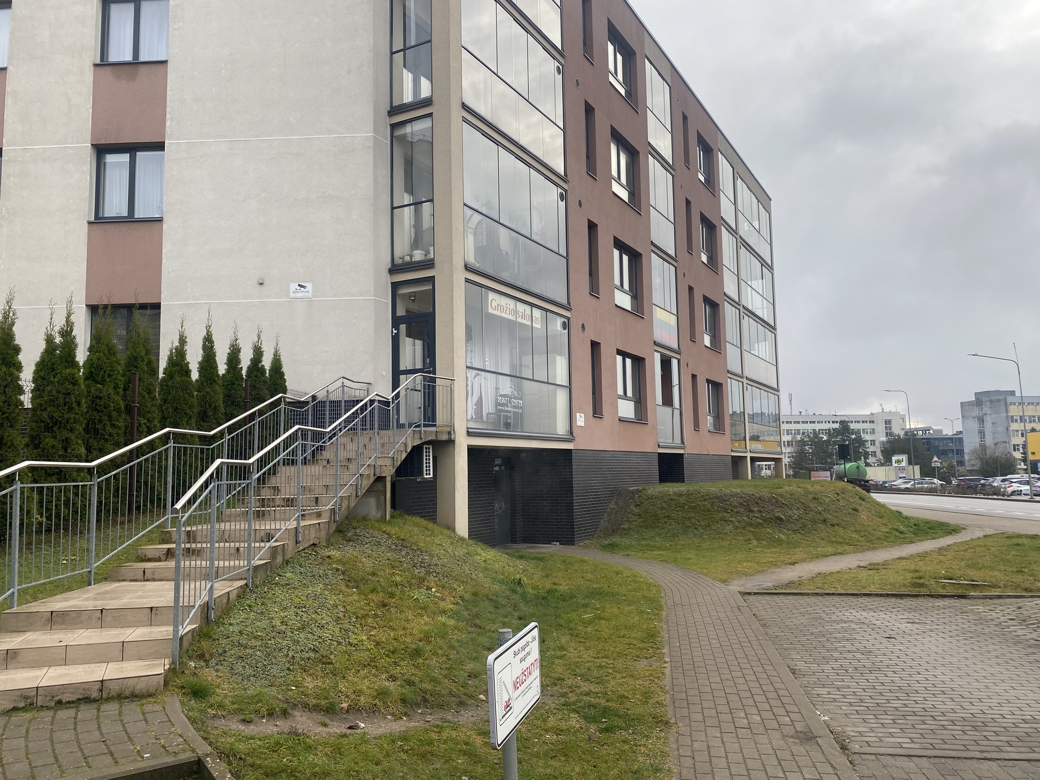 Negyvenamoji patalpa – grožio salonas, Bajorų kėl. g. 9, Vilniuje.