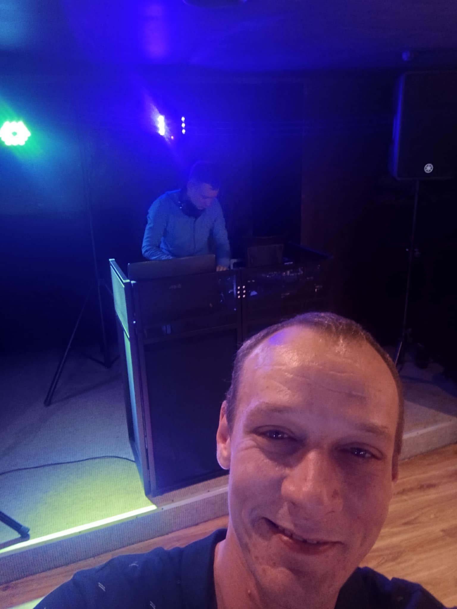 Renginių vedėjas + DJ su visa garso ir šviesos technika!