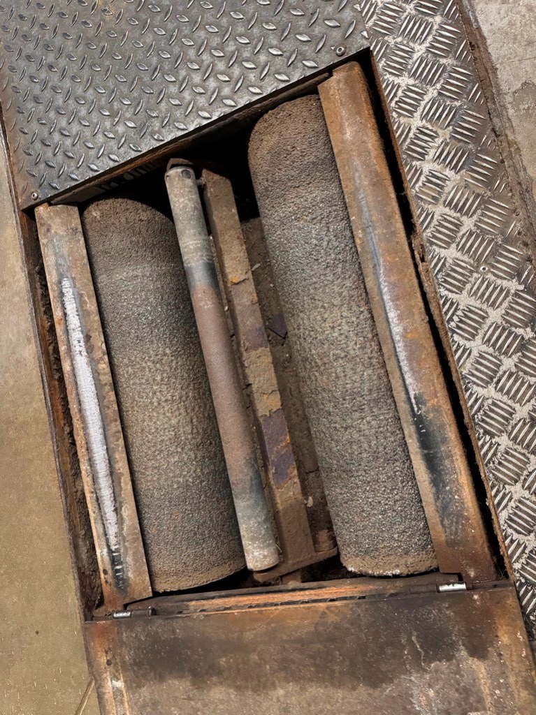 Parduodama stabdžių patikros sistema Beissbarth display bd 600 series (Vokietija) – 2 100eur Platesnė info telefonu: 0 615 39603 Darius