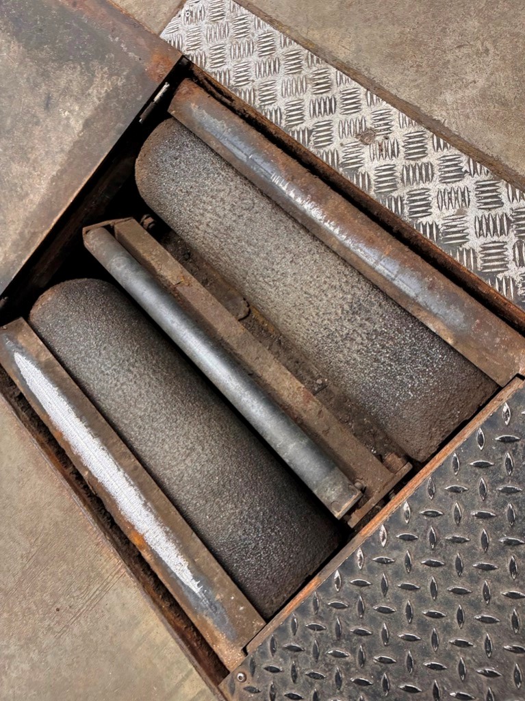 Parduodama visa reikalniga įranga autoserviso veiklai. Kainos derinamos, rasime bendrą kainą.