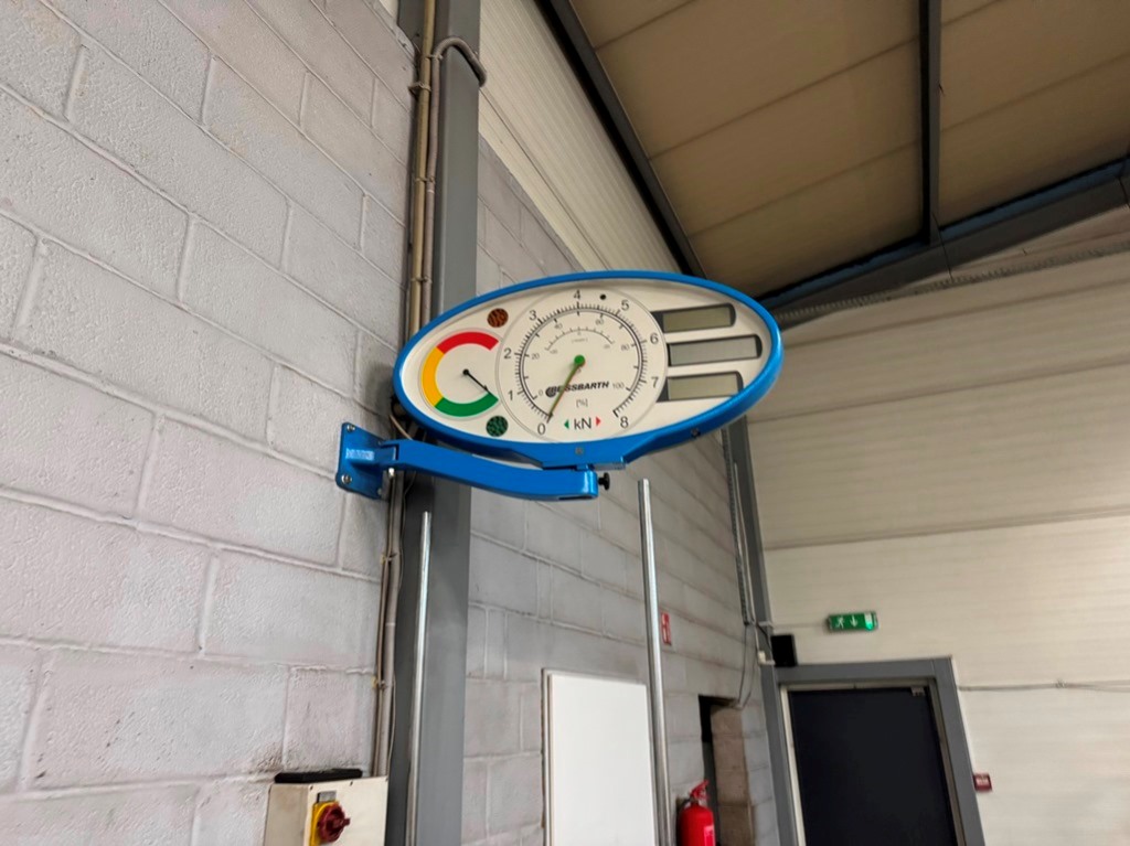 Parduodama stabdžių patikros sistema Beissbarth display bd 600 series (Vokietija) – 2 100eur Platesnė info telefonu: 0 615 39603 Darius