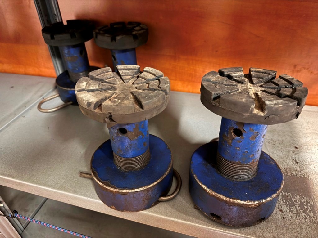 Parduodama visa reikalniga įranga autoserviso veiklai. Kainos derinamos, rasime bendrą kainą.