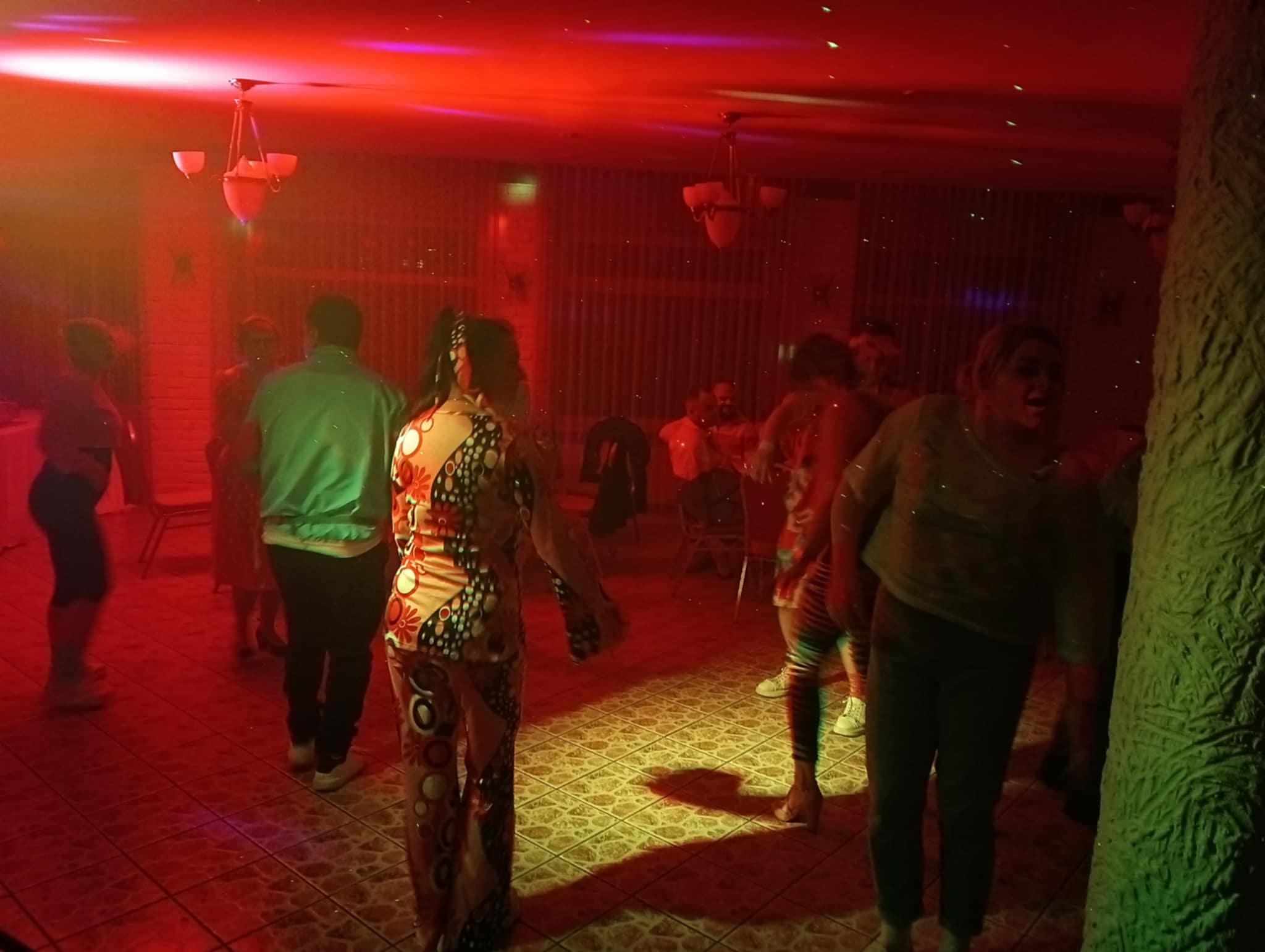 Renginių vedėjas + DJ su visa garso ir šviesos technika!