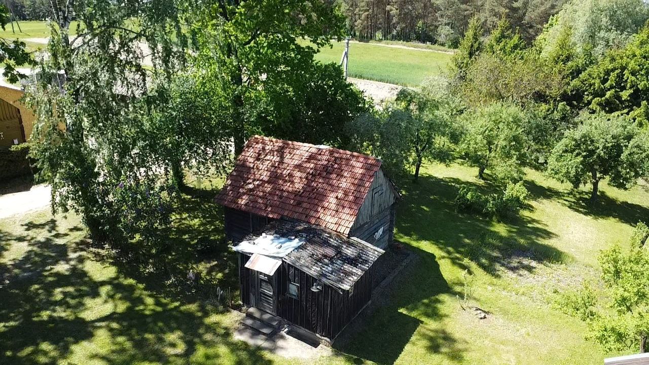 PARDUODAMA SODYBA SU DIDELIU SKLYPU IR ŪKINIAIS PASTATAIS KYBARTUOSE!